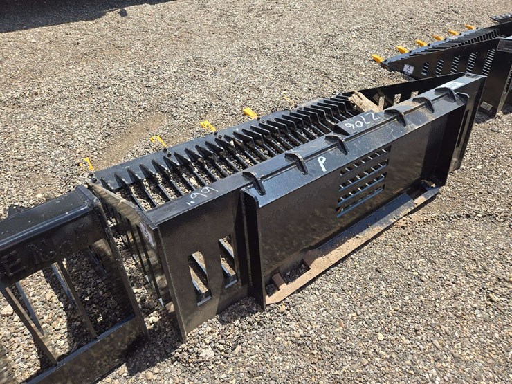 giyi-skid-steer-quick-attach-(66")-rock-bucket-image-3
