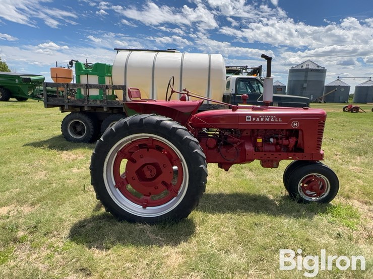 farmall-h-2wd-tractor-image-4