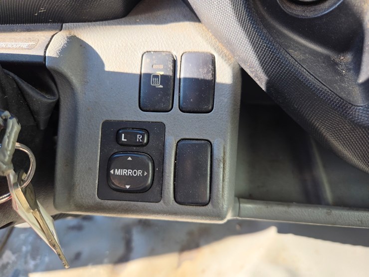 2015-hino-195-image-52