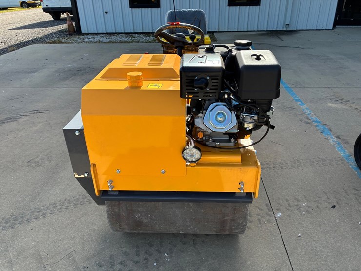 #9944-•-sl-850-vibratory-road-roller-image-3