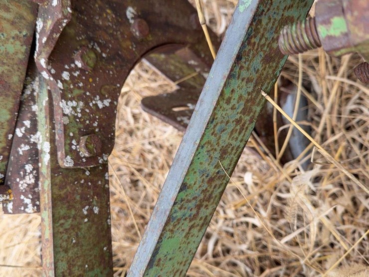 john-deere-pull-type-four-bottom-plow-image-25