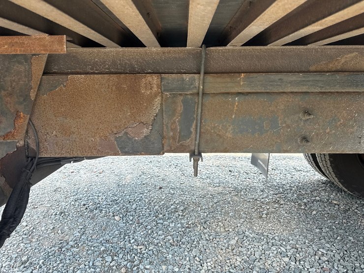 2018-hino-268-image-33