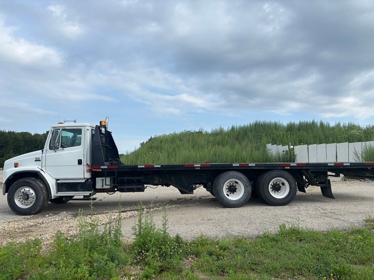 1999-freightliner-fl80-image-1