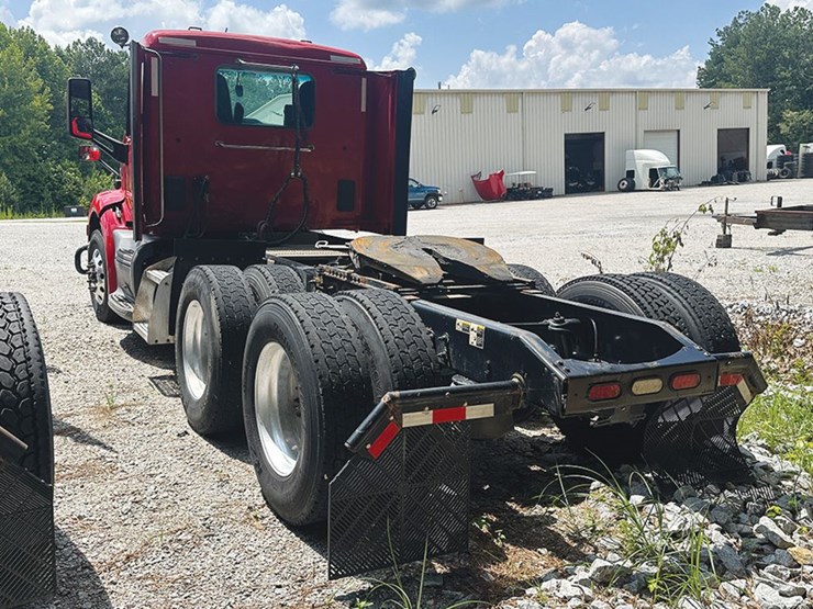 2021-peterbilt-579-image-2
