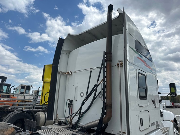 2014-kenworth-t660-image-21