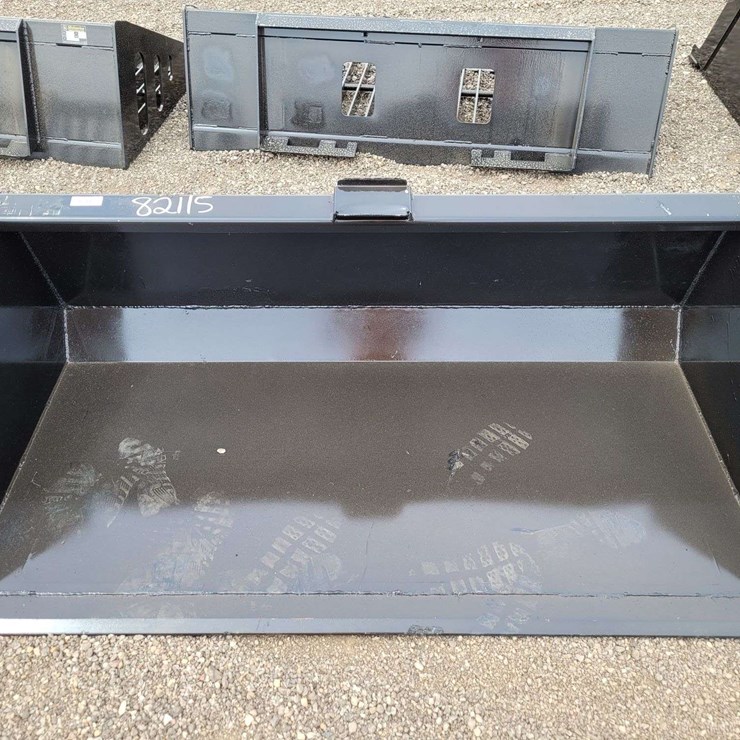 66 in. Bucket With Single Blade