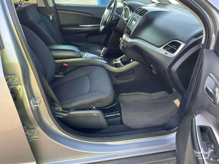 2016-dodge-journey-image-17