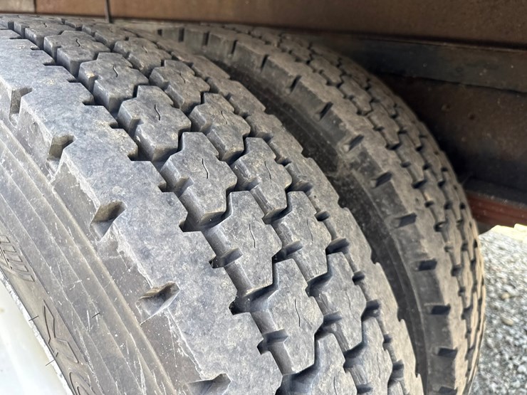 2018-hino-268-image-60