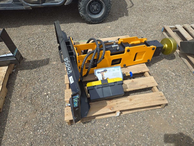 future-ft-d680-skid-steer-post-driver-image-1