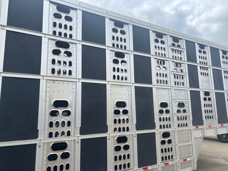 #2150-•-2017-barrett-53'-cattle-semi-trailer-image-11
