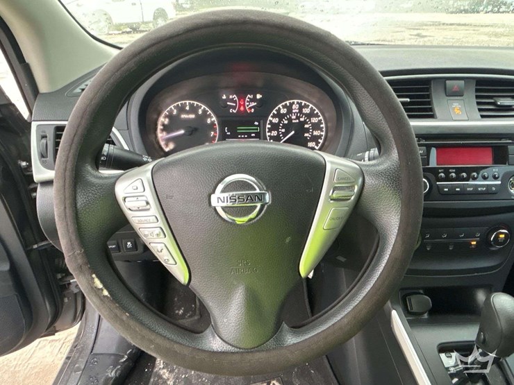 2016-nissan-sentra-sedan-image-13
