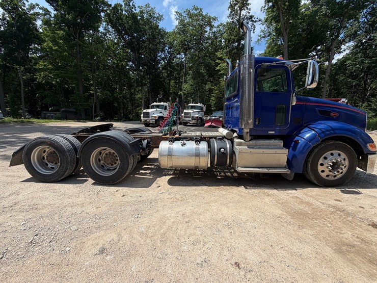 #1507-•-peterbilt-day-cab-truck-tractor-image-6