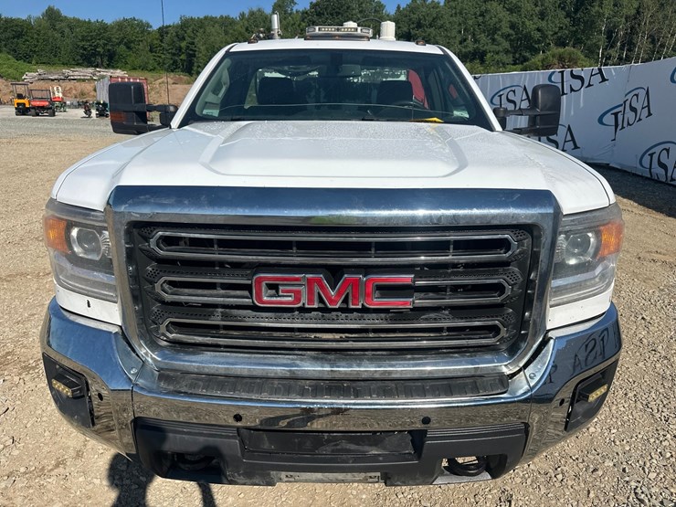 2017-gmc-3500hd-image-8