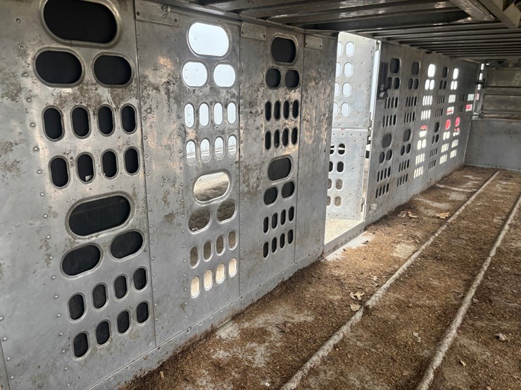 #2150-•-2017-barrett-53'-cattle-semi-trailer-image-56