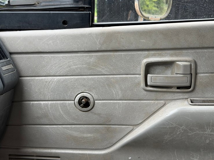1993-isuzu-npr-image-60