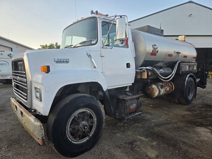 1991-ford-l8000-image-1