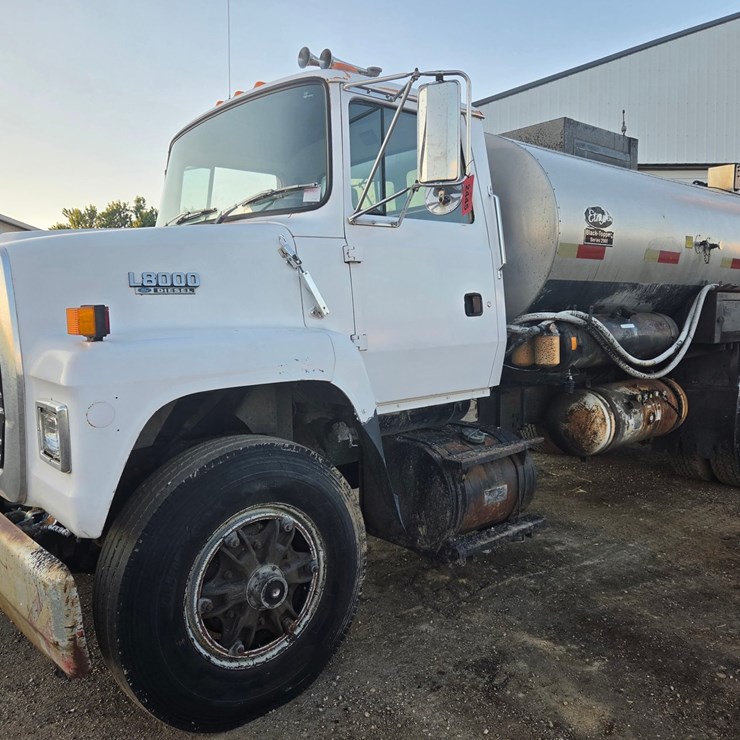 1991 FORD L8000