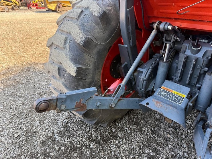 2013-kubota-l4760-image-16