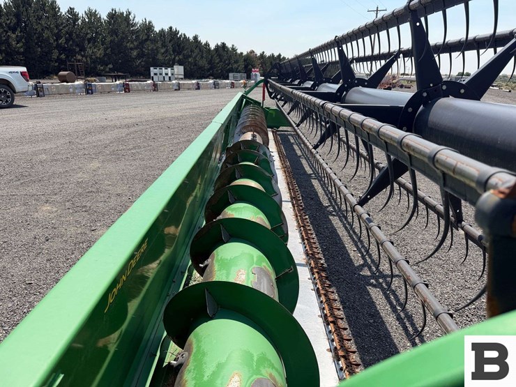 2019-john-deere-635f-image-23