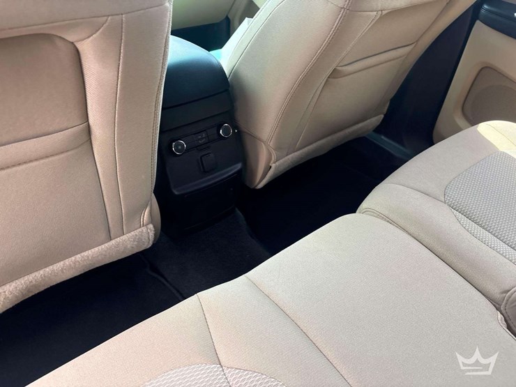 2017-ford-explorer-image-19