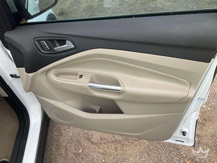 2016-ford-escape-image-23