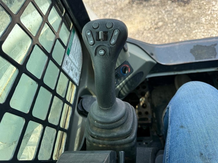 2016-bobcat-t870-image-26