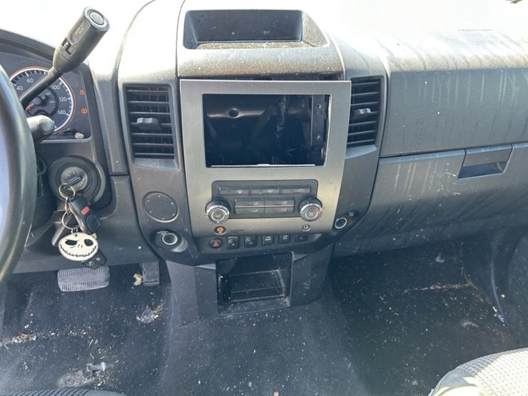 2012-nissan-titan-image-18