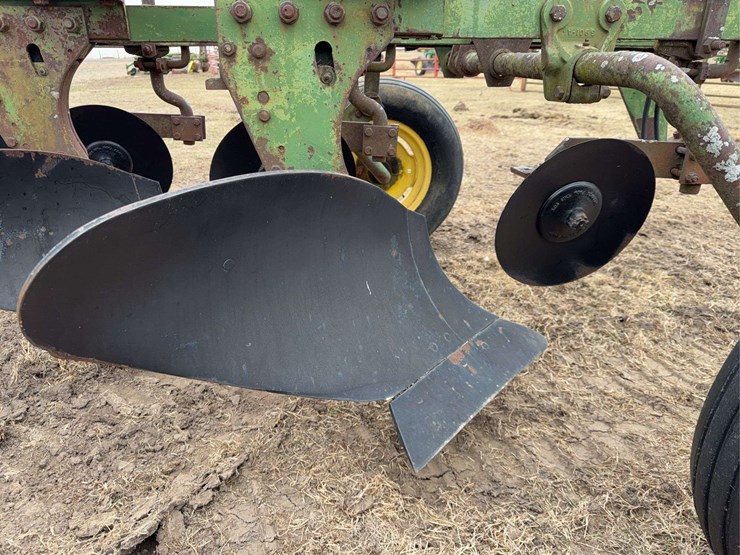 john-deere-pull-type-four-bottom-plow-image-13