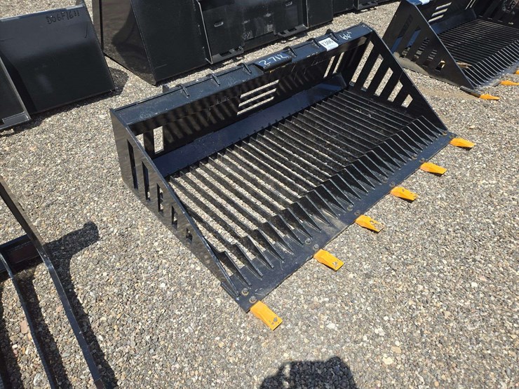 giyi-skid-steer-(66")-rock-bucket-image-3