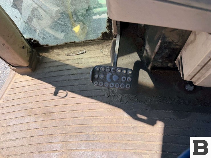 john-deere-6210-image-35