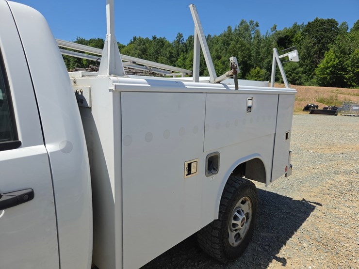 2011-chevrolet-2500-image-25