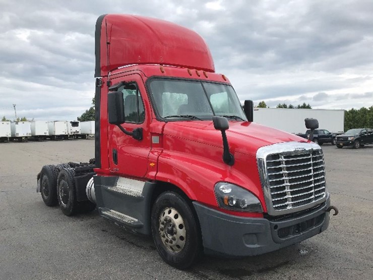 2018-freightliner-cascadia-125-image-1