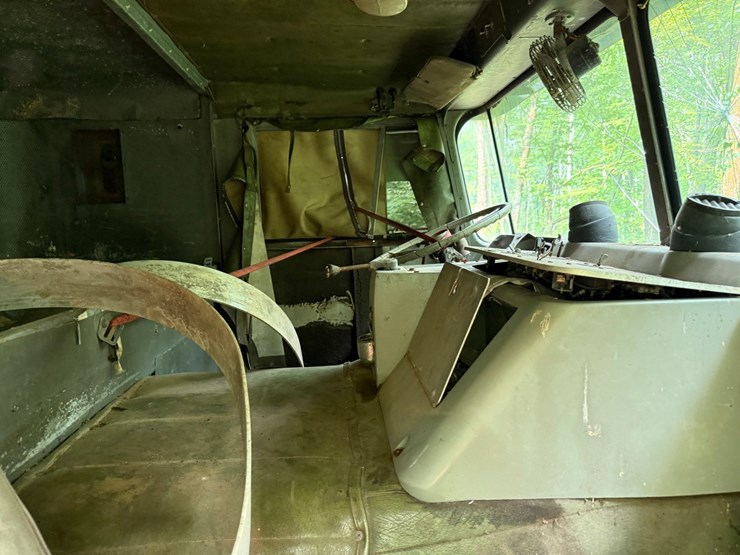#1839-•-peterbilt-day-cab-day-cab-semi-image-29