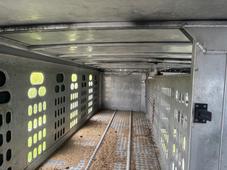 #2150-•-2017-barrett-53'-cattle-semi-trailer-image-35