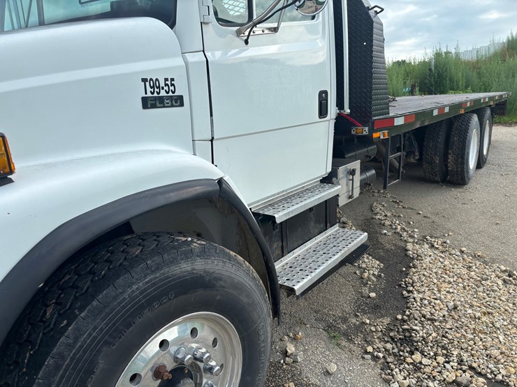 1999-freightliner-fl80-image-8