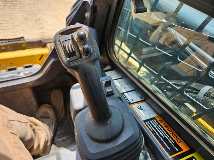 deere-325g-image-26