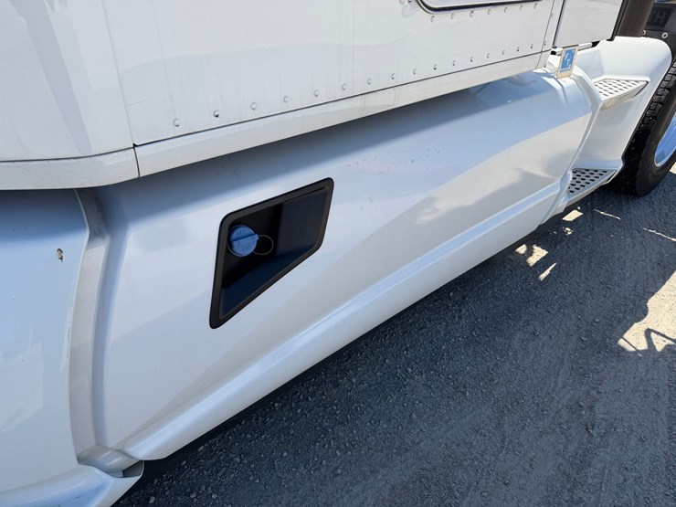 2018-kenworth-t680-image-13