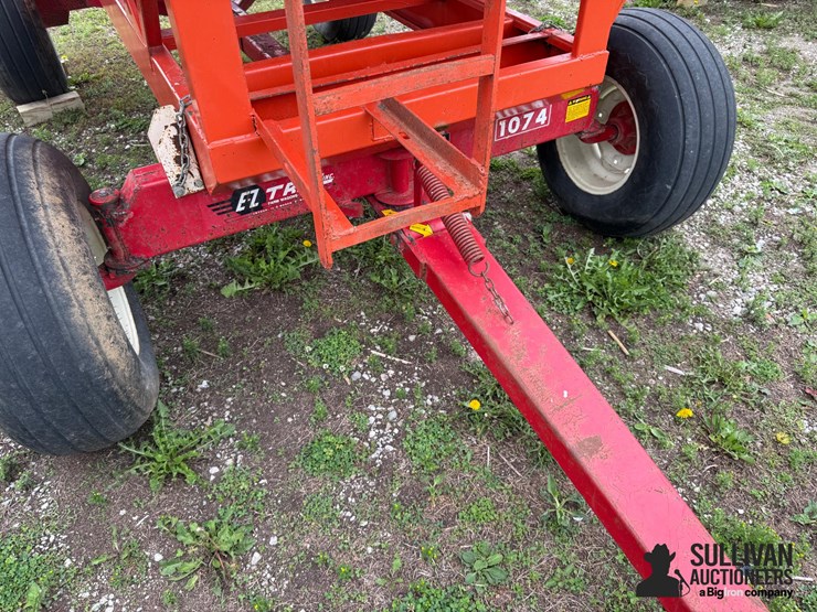 e-z-trail-275-bushel-gravity-wagon-image-11