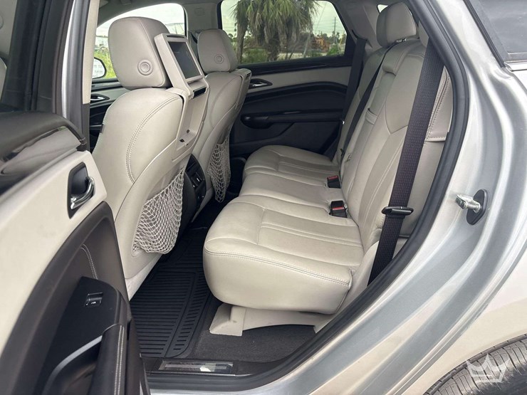 2014-cadillac-srx-image-18