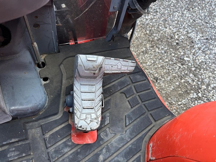 2013-kubota-l4760-image-24