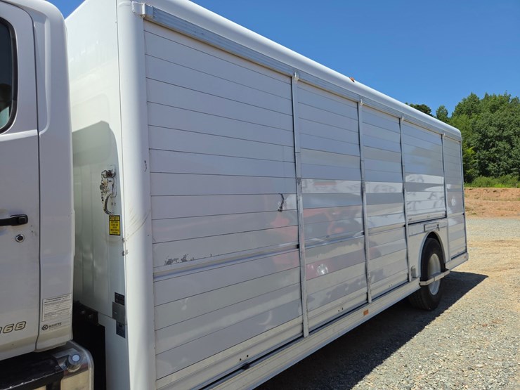 2017-hino-268-image-19