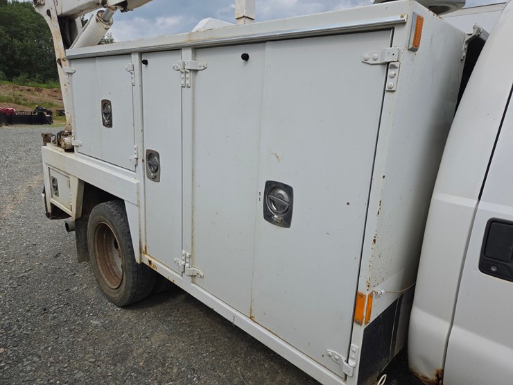 2001-ford-f550-image-25