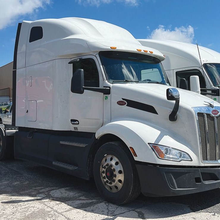 2023 PETERBILT 579