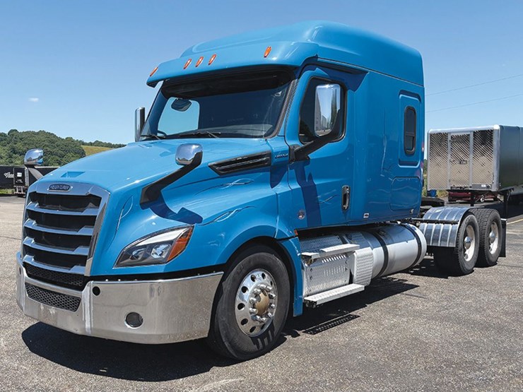 2020-freightliner-cascadia-126-image-1
