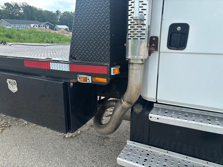 1999-freightliner-fl80-image-23