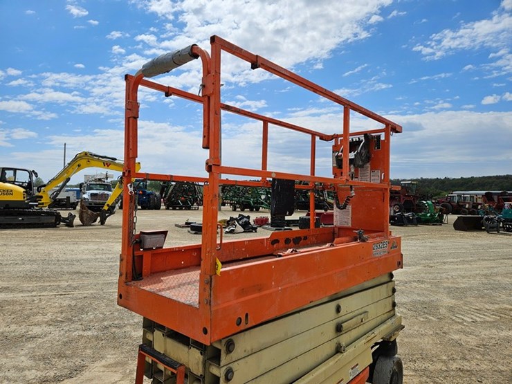 2015-jlg-2632es-image-22
