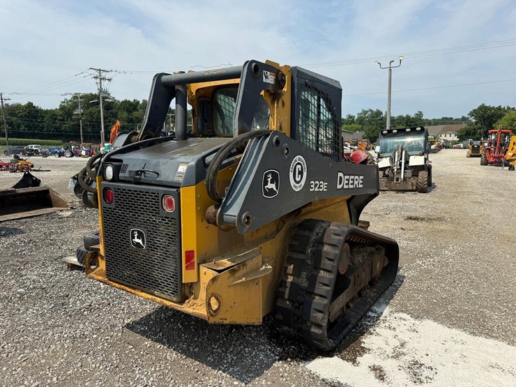 2016-deere-323e-image-4