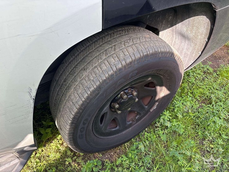 2018-chevrolet-tahoe-image-21