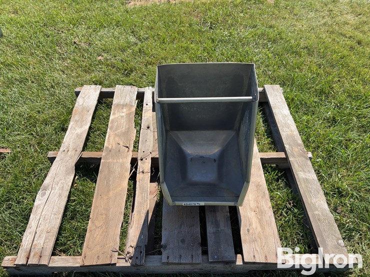 12”-stainless-steel-hog-feeders-image-11