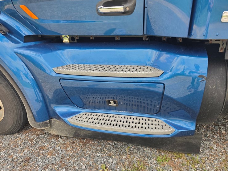 2019-peterbilt-579-image-18